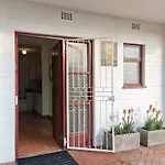 Loft Cottage, Sleeps 2. Central And Cozy!