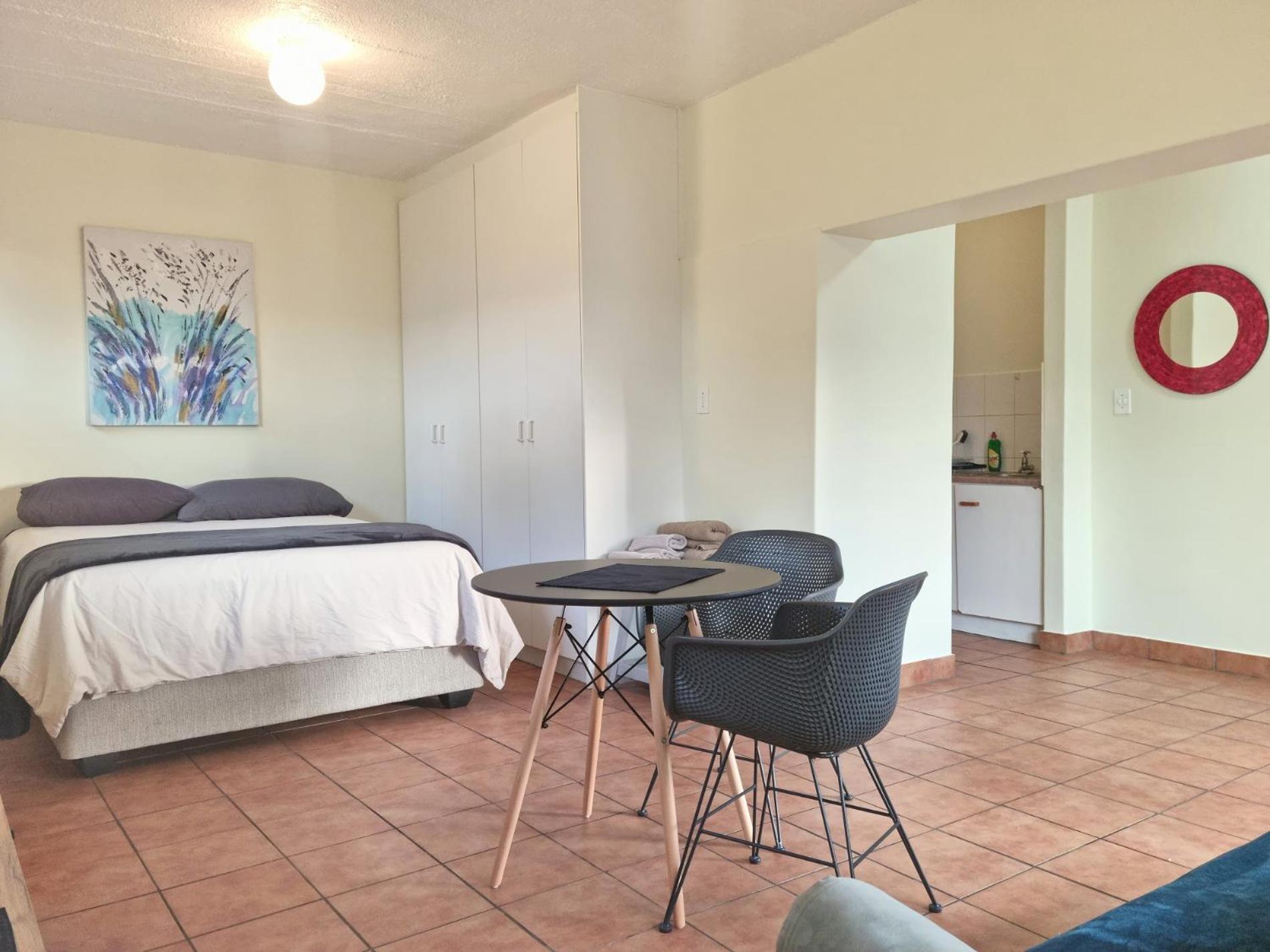 Loft Cottage, Sleeps 2. And Cozy! *
