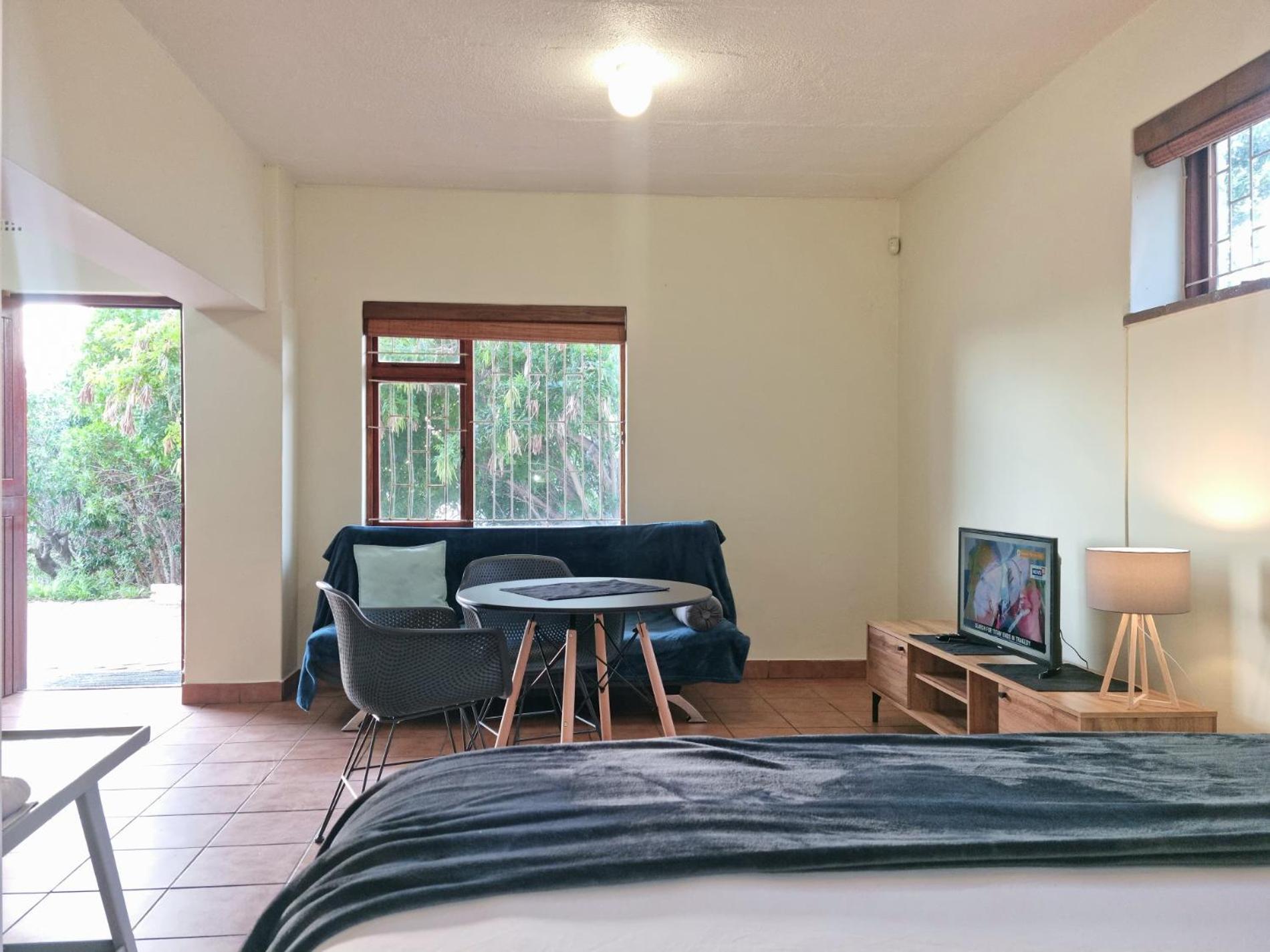 Apartment Loft Cottage, Sleeps 2. And Cozy! *