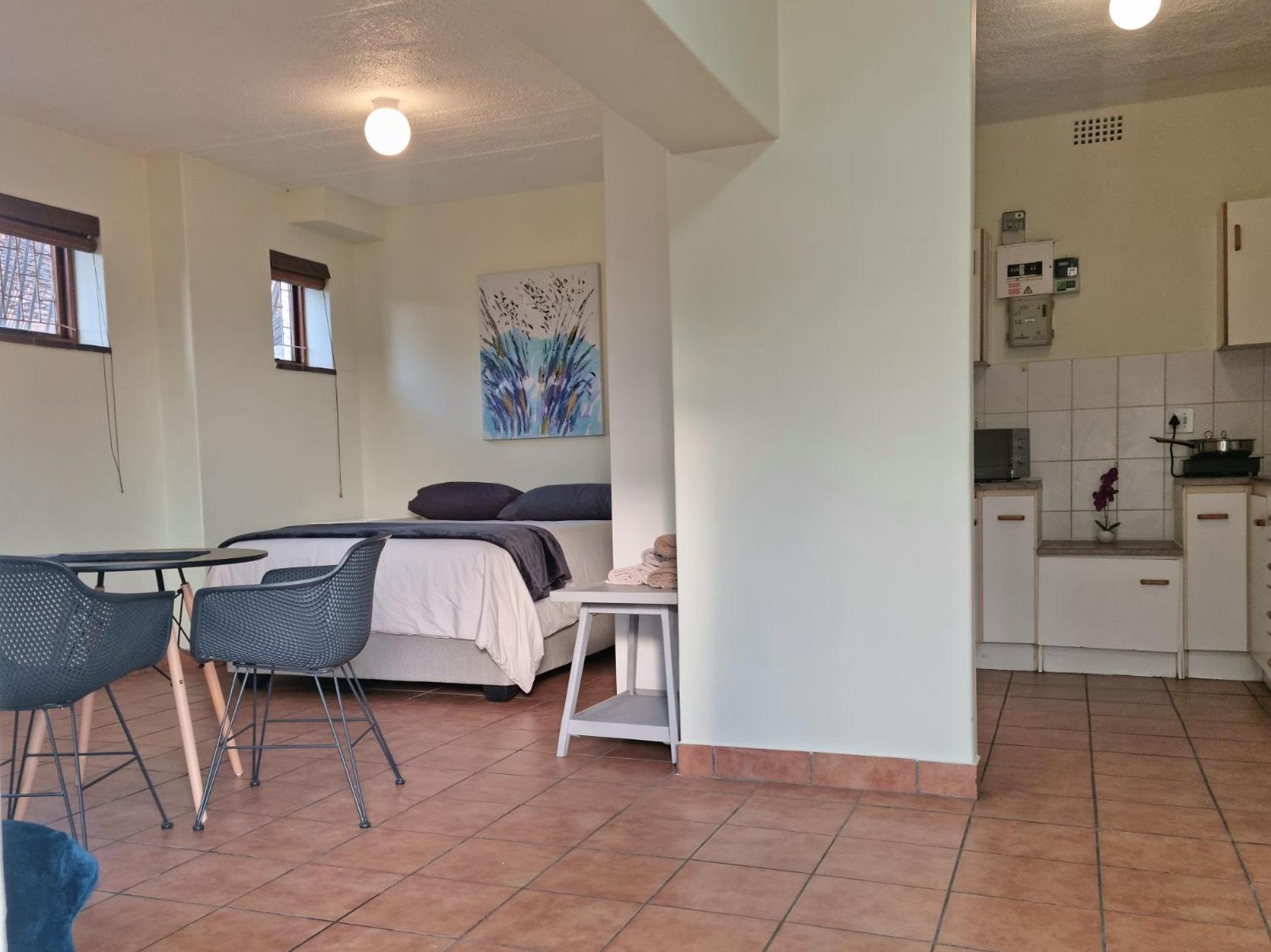 Loft Cottage, Sleeps 2. And Cozy! Apartment *